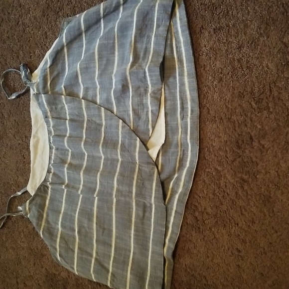 Universal Thread Crop Top - Picture 4 of 4